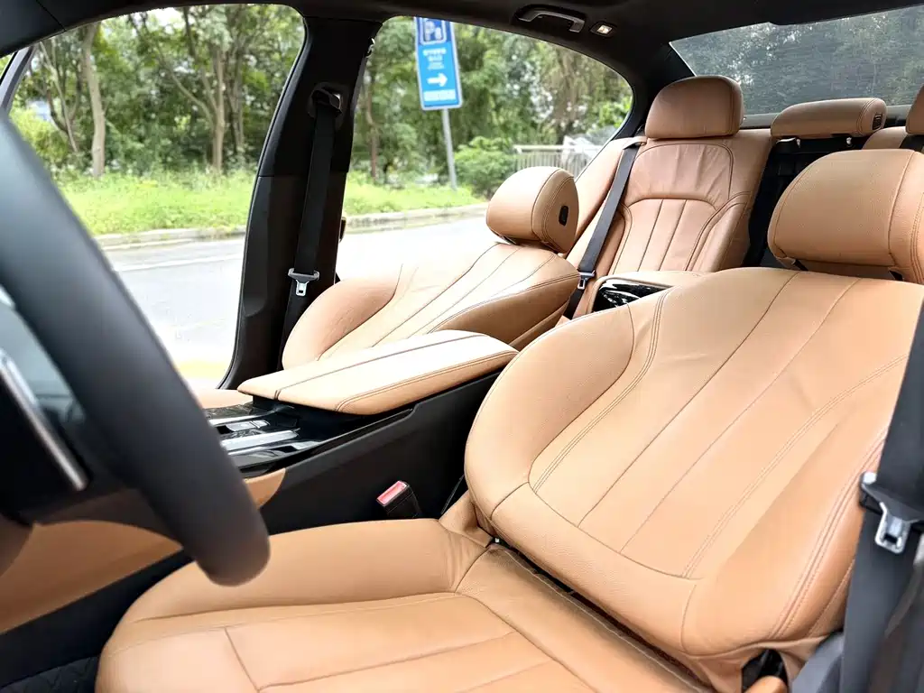 BMW 5 Series — фото 15