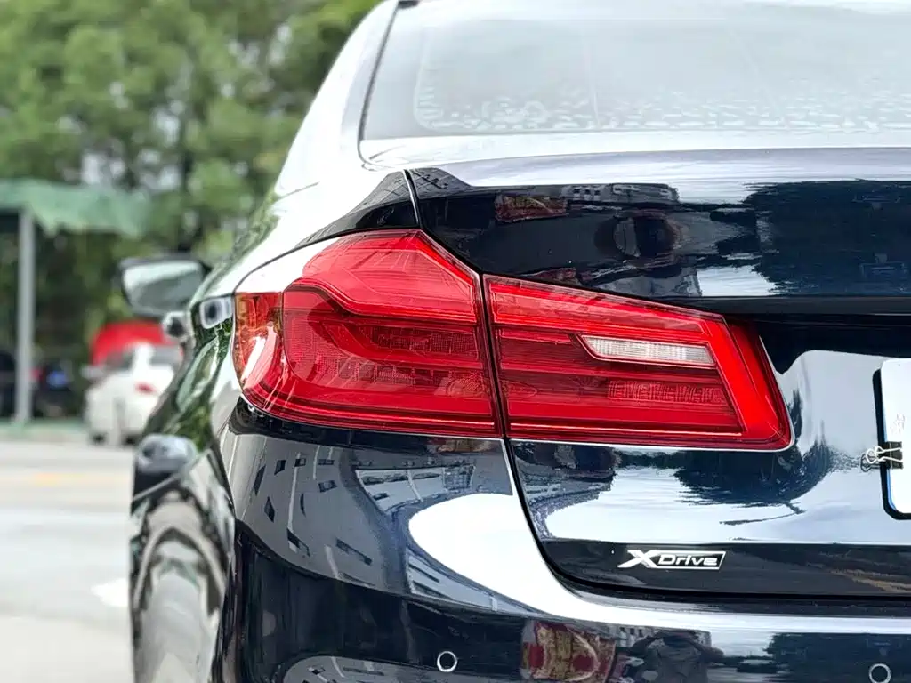 BMW 5 Series — фото 18