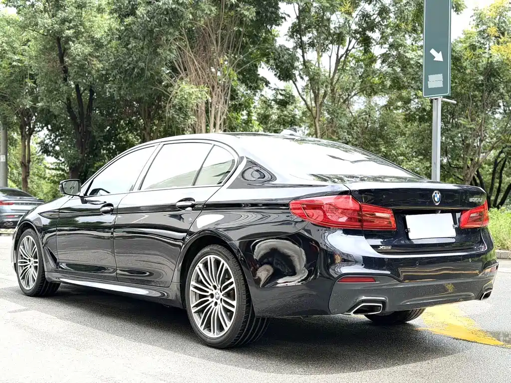 BMW 5 Series — фото 19