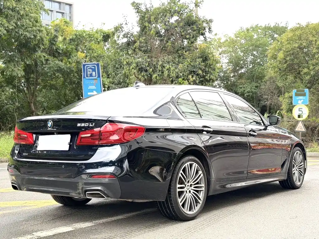 BMW 5 Series — фото 20