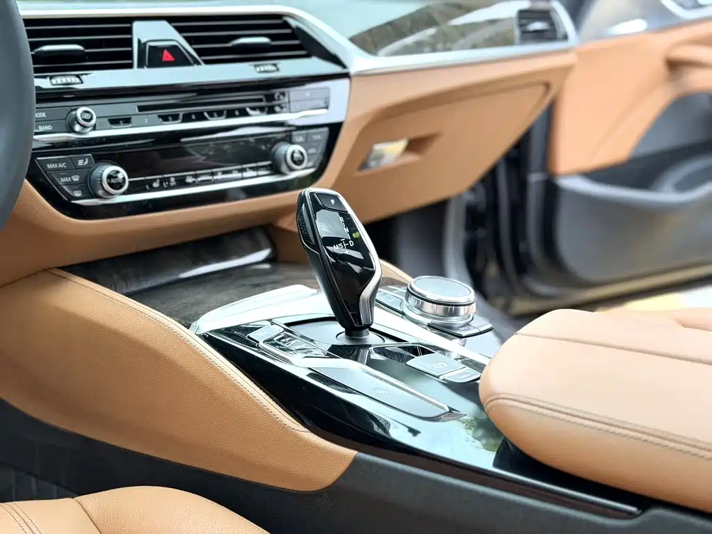 BMW 5 Series — фото 10