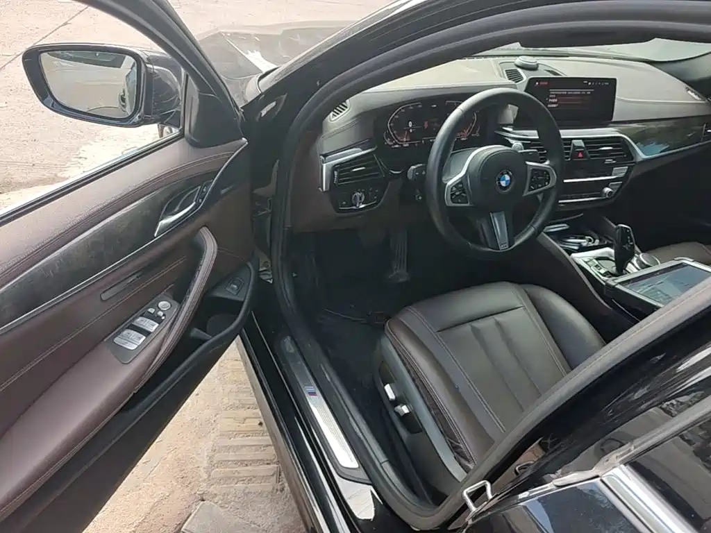 BMW 5 Series — фото 15