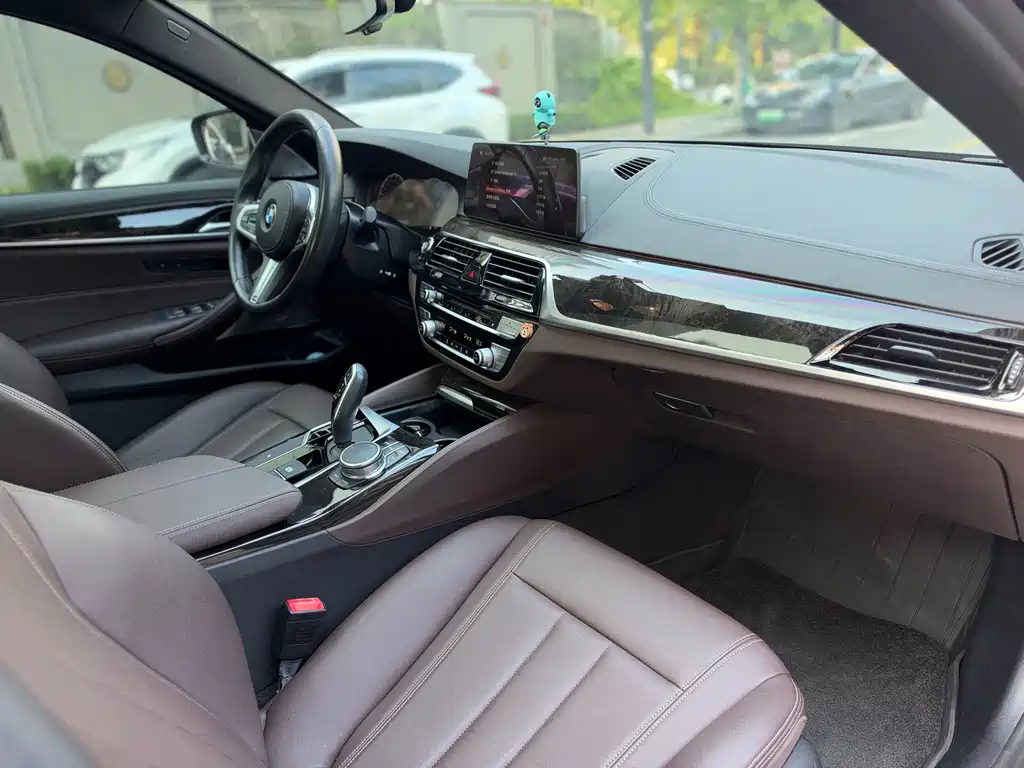 BMW 5 Series — фото 13