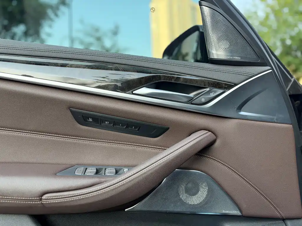 BMW 5 Series — фото 18