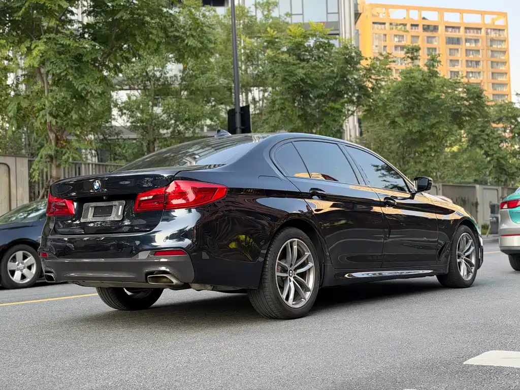 BMW 5 Series — фото 22