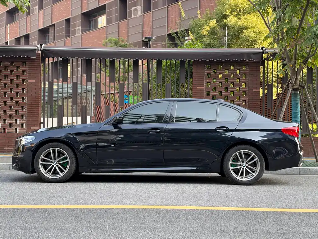 BMW 5 Series — фото 23