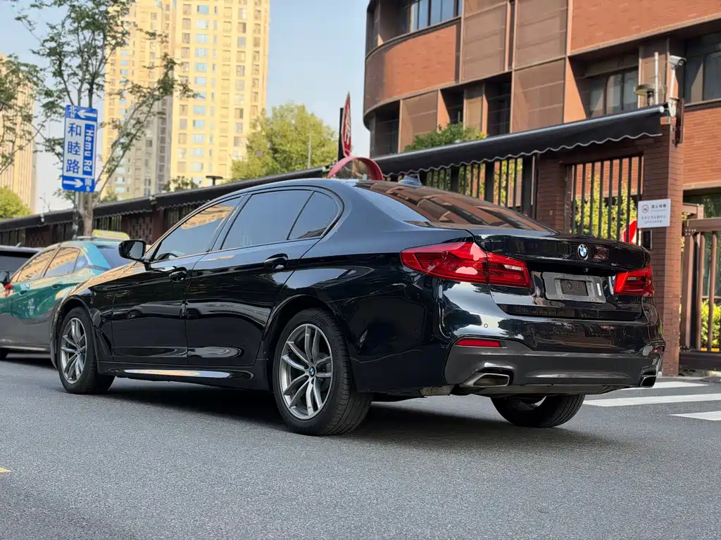 BMW 5 Series — фото 26