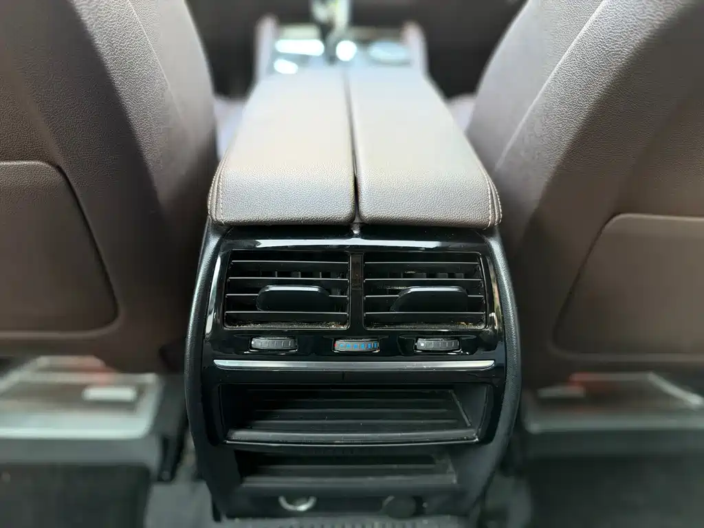 BMW 5 Series — фото 9
