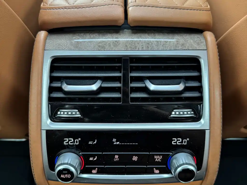BMW 7 Series — фото 14