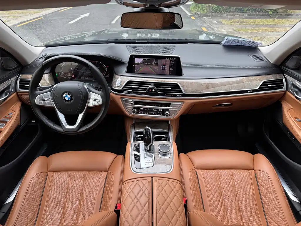 BMW 7 Series — фото 15