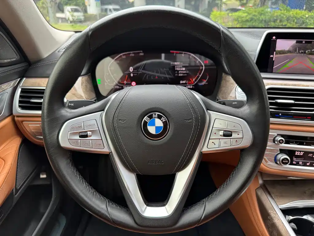 BMW 7 Series — фото 17