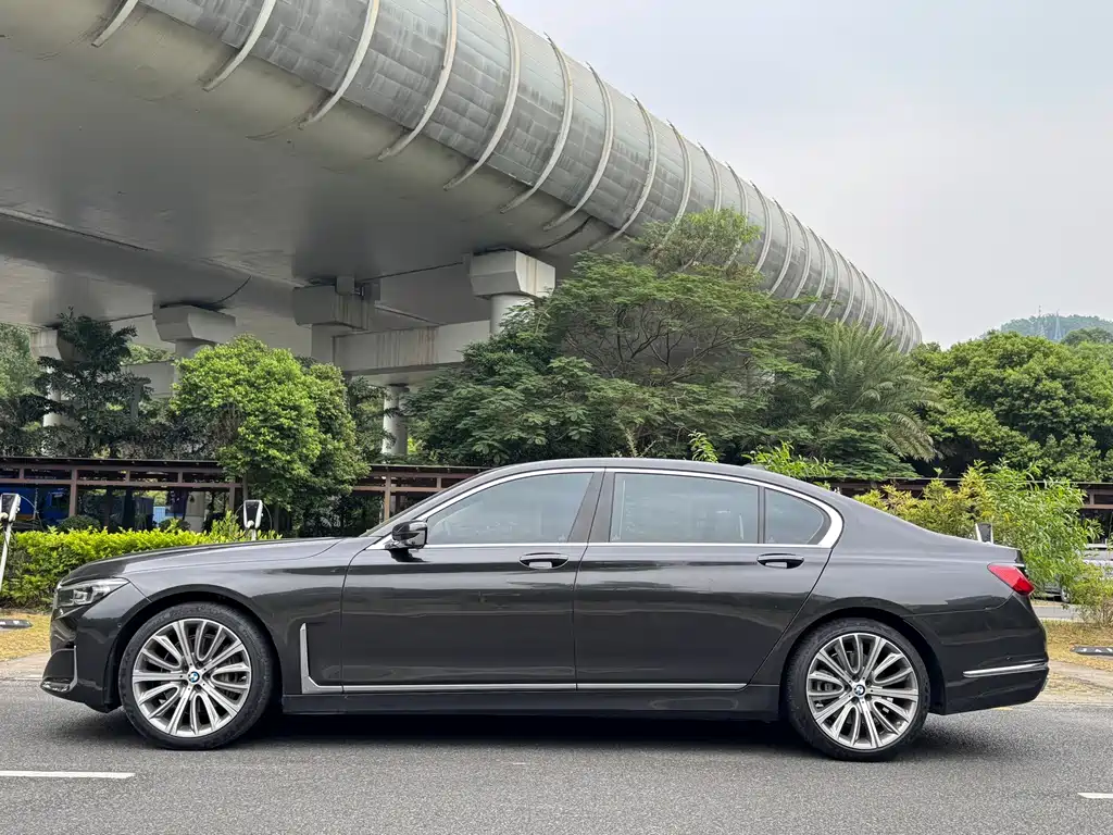 BMW 7 Series — фото 4