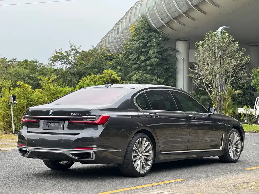 BMW 7 Series — фото 5