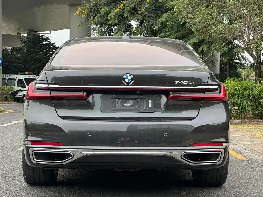 BMW 7 Series — фото 6