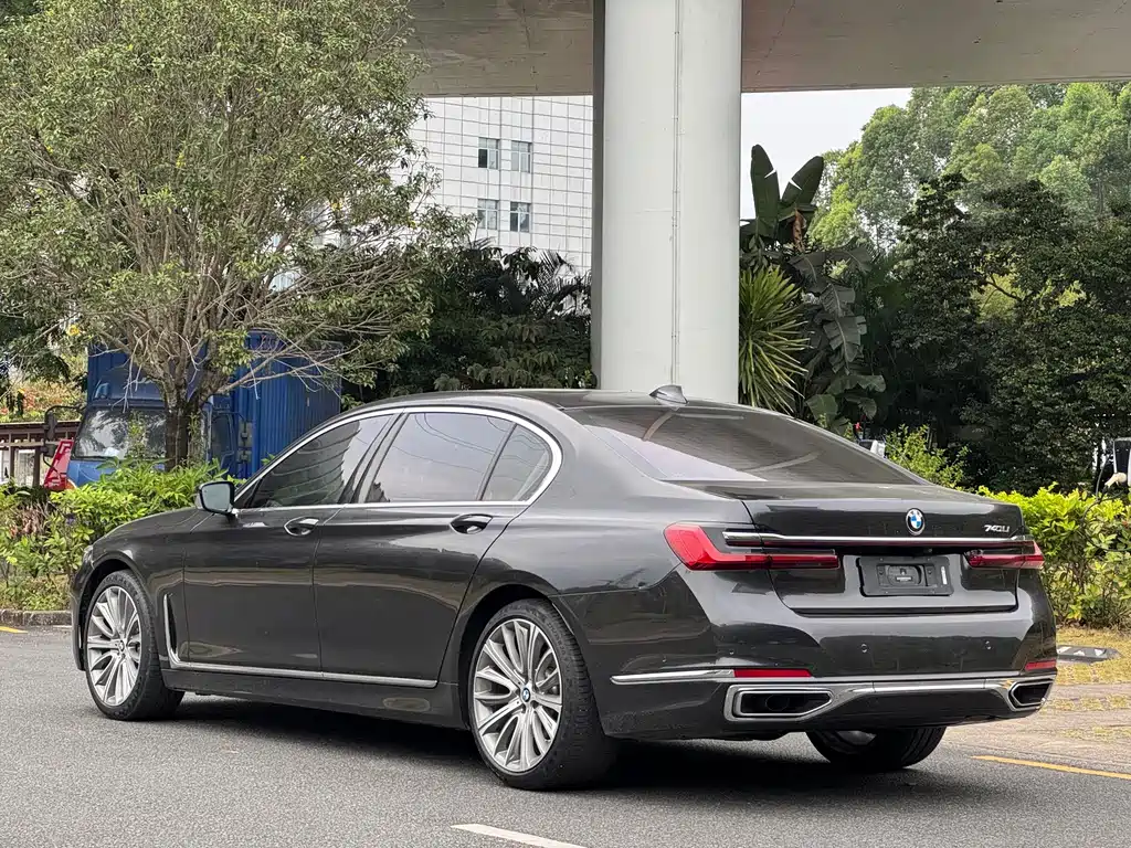 BMW 7 Series — фото 7