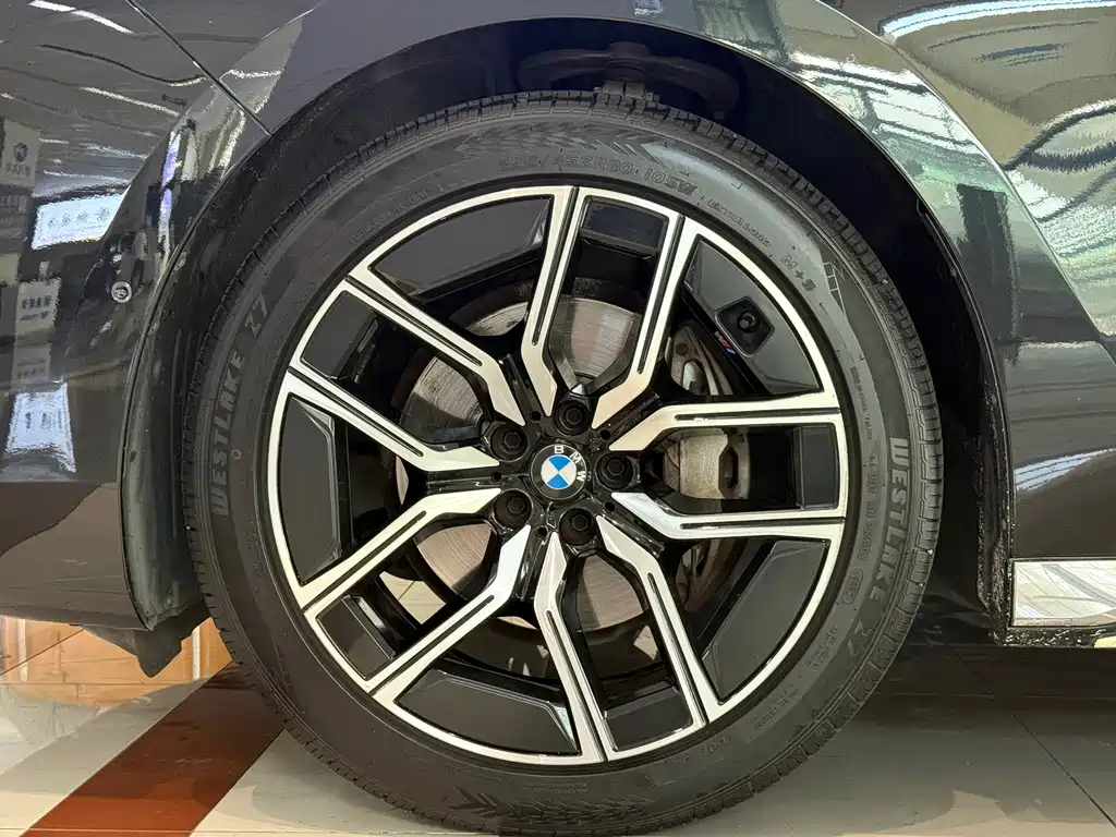 BMW 7 Series — фото 18
