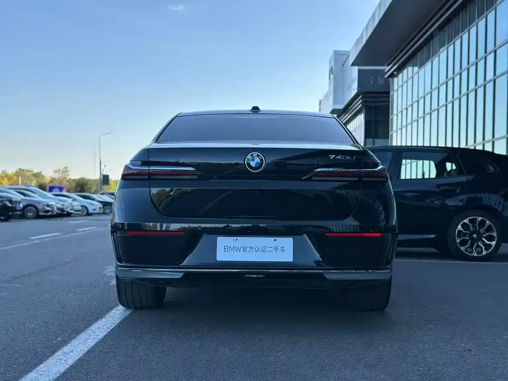 BMW 7 Series — фото 14