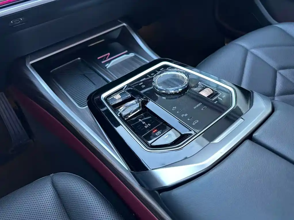 BMW 7 Series — фото 10