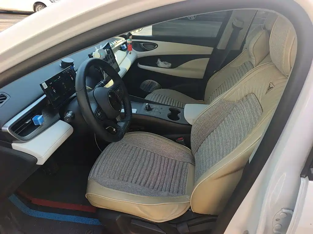 BYD Seal 05 DM-i — фото 11