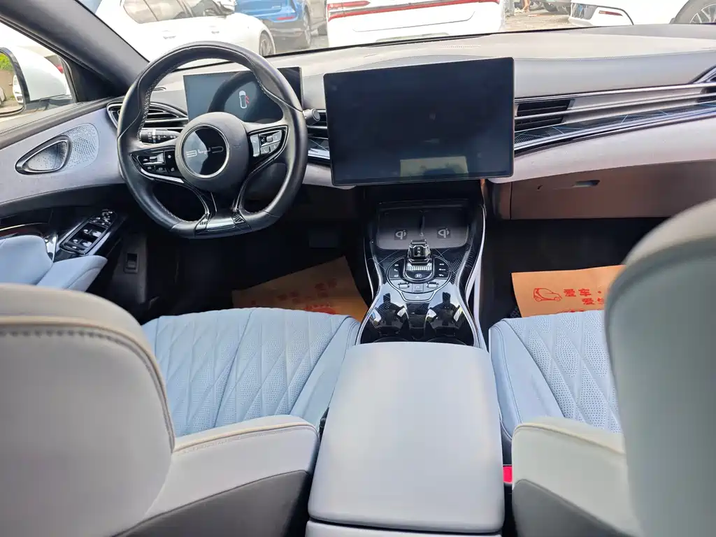 BYD Seal — фото 11
