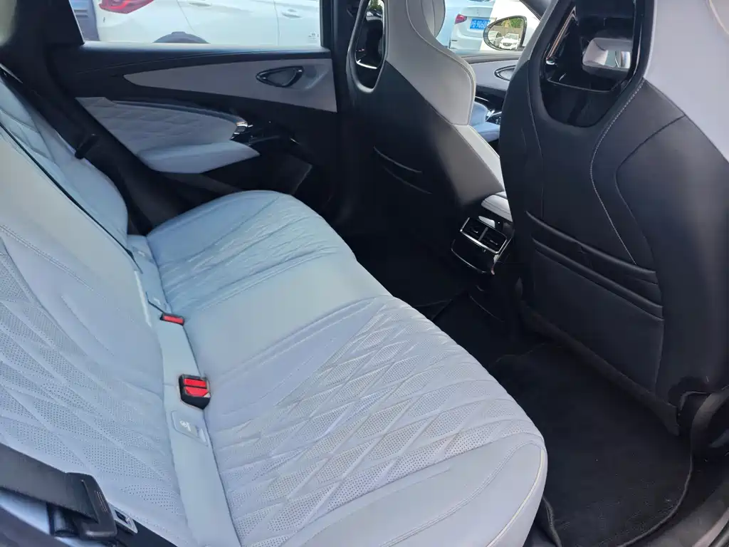 BYD Seal — фото 10