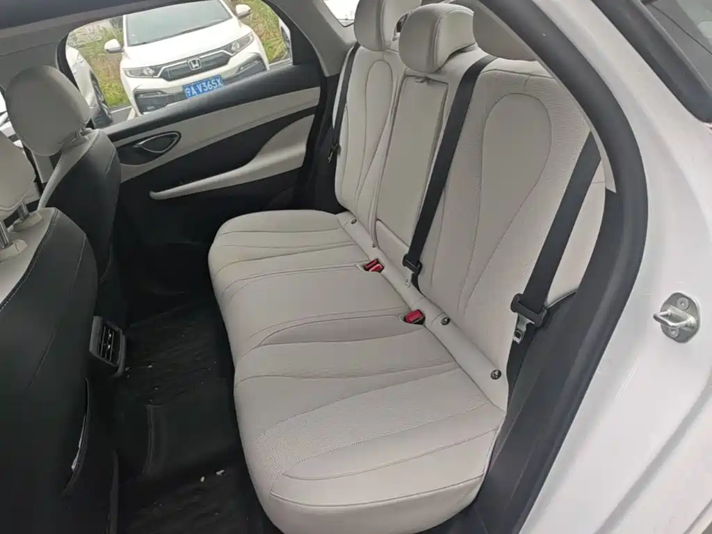 BYD Seal 05 DM-i — фото 16
