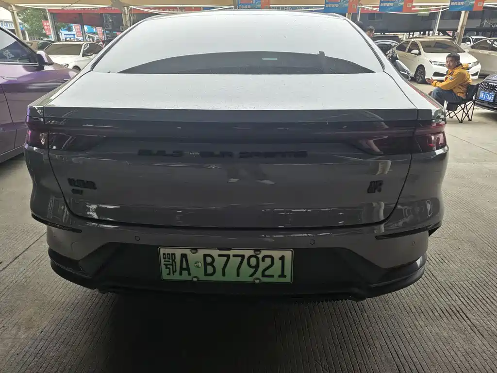 BYD Han — фото 15