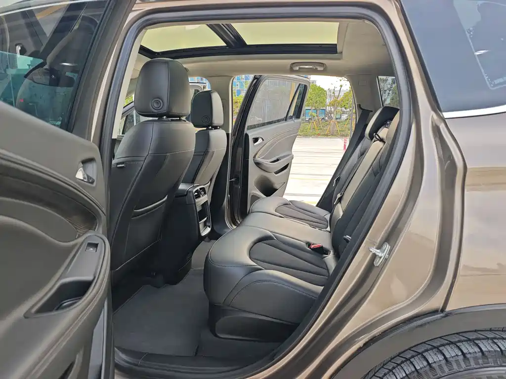 Buick Envision Plus — фото 14