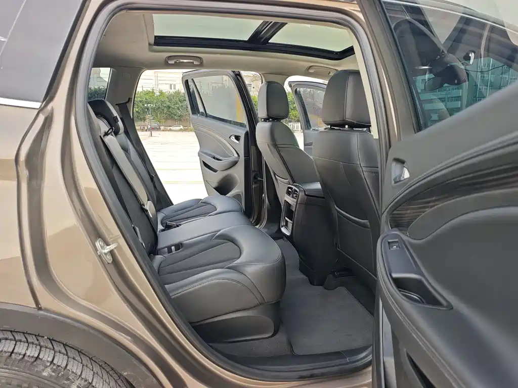 Buick Envision Plus — фото 15