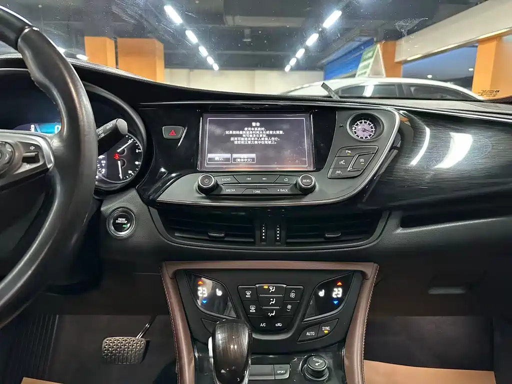 Buick Envision Plus — фото 11