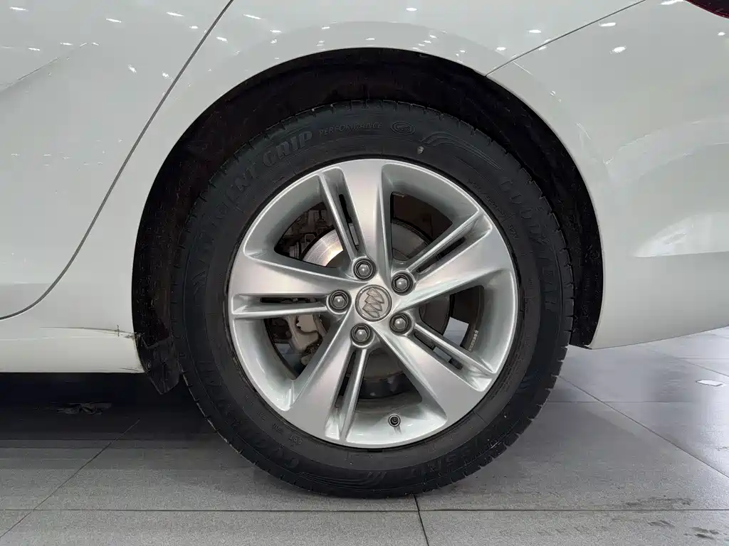 Buick Regal — фото 10