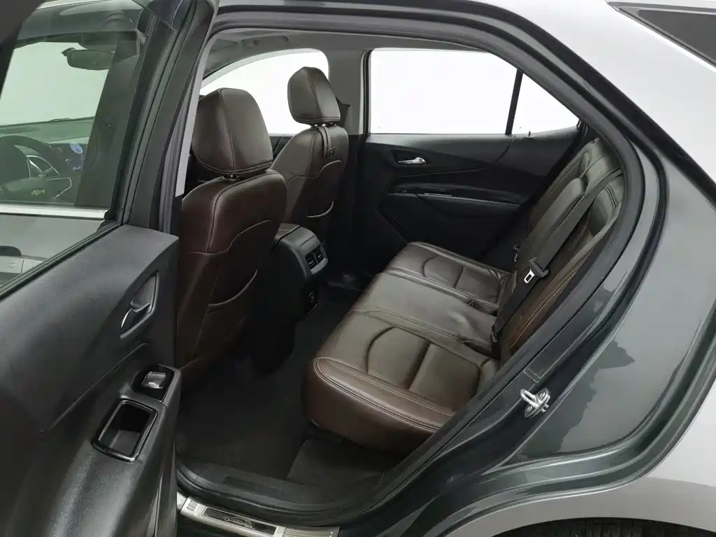 Chevrolet Equinox — фото 15