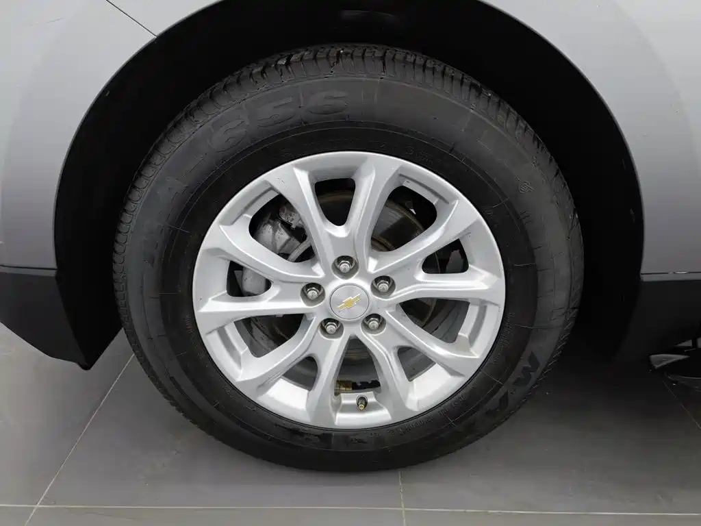 Chevrolet Equinox — фото 17