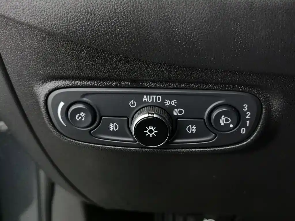 Chevrolet Equinox — фото 21