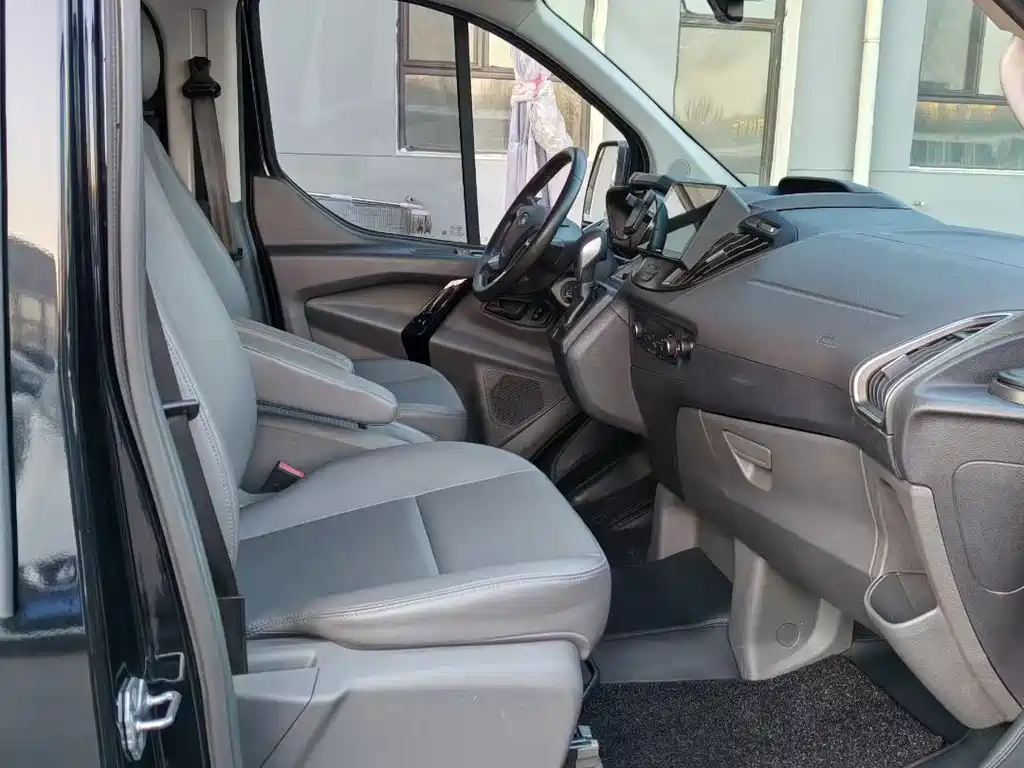 Ford Tourneo — фото 4
