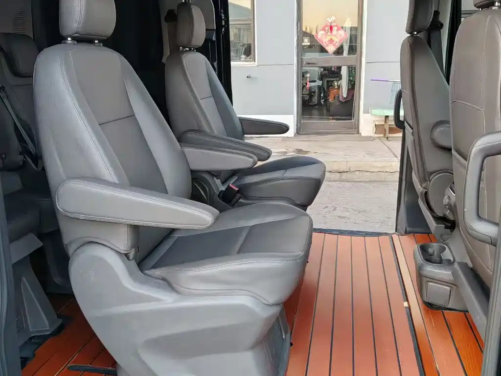 Ford Tourneo — фото 5