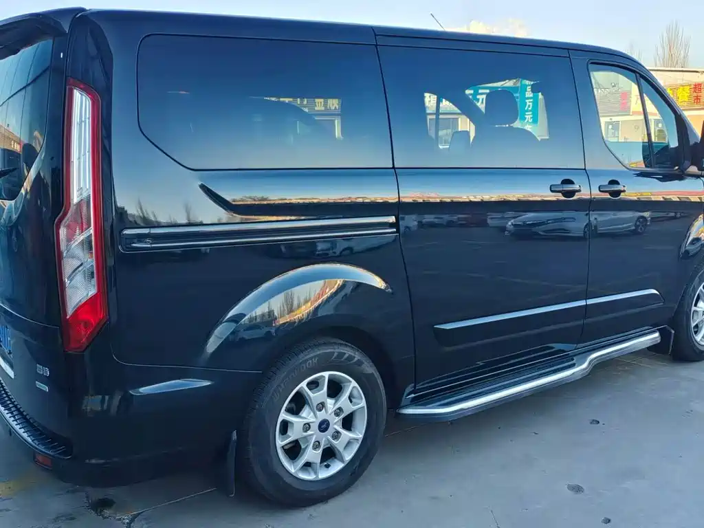 Ford Tourneo — фото 8