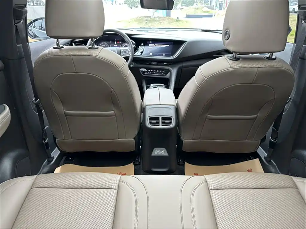 Buick Envision Plus — фото 13