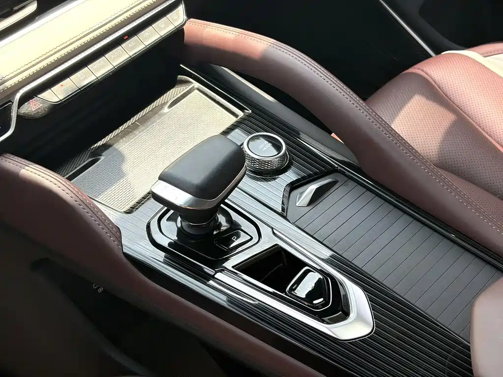 Geely Xingyue L — фото 10
