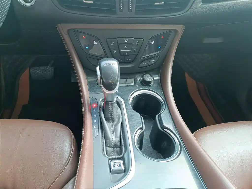 Buick Envision Plus — фото 10