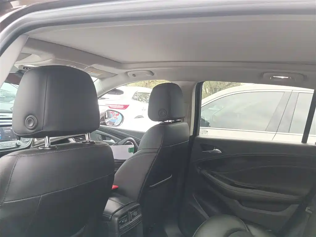 Buick Envision Plus — фото 14
