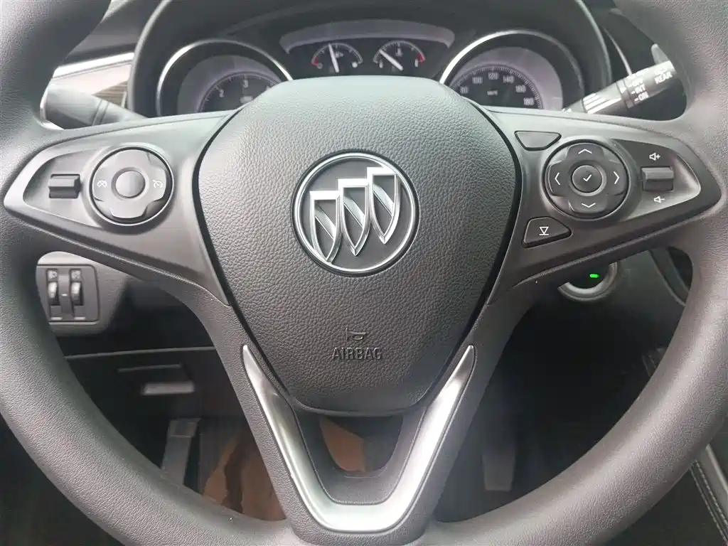 Buick Envision Plus — фото 7