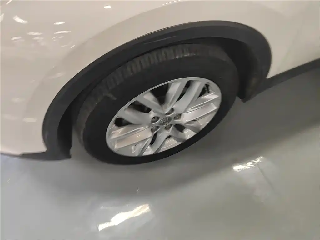 Buick Envision Plus — фото 25