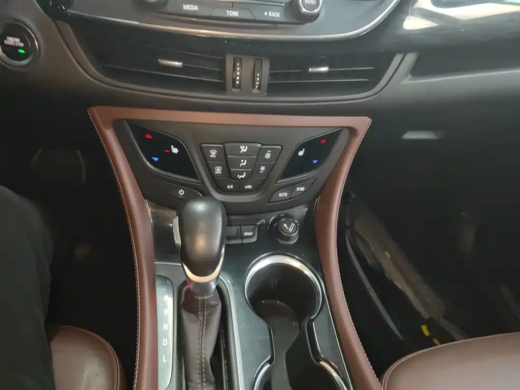 Buick Envision Plus — фото 10