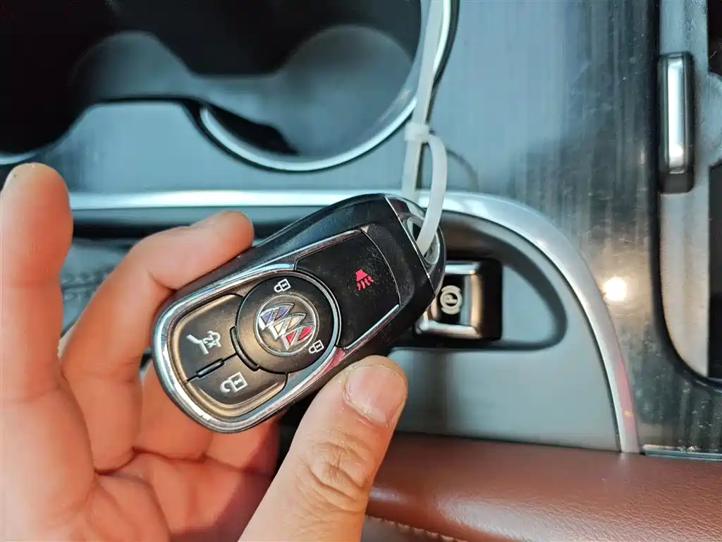 Buick Envision Plus — фото 9