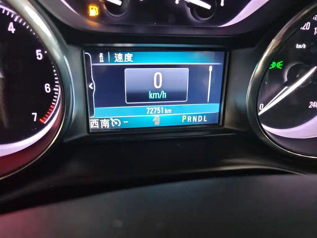 Buick Envision Plus — фото 11