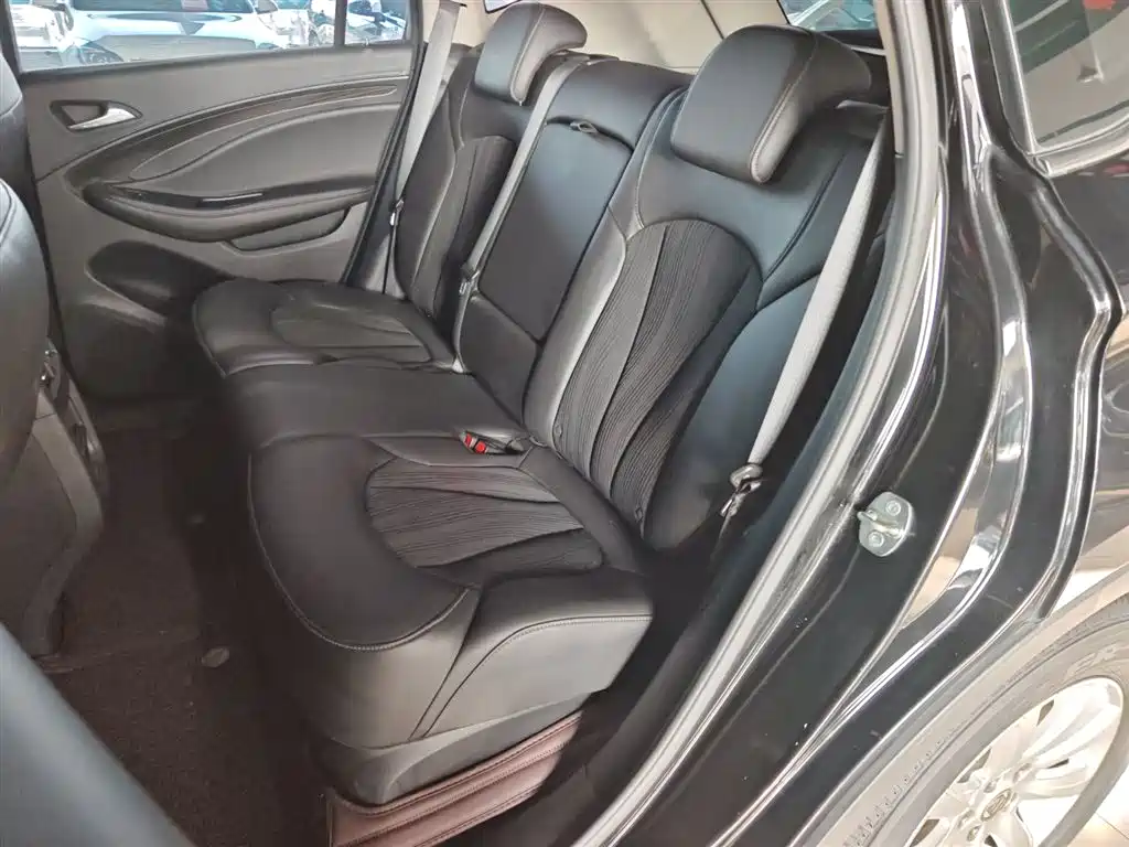 Buick Envision Plus — фото 8