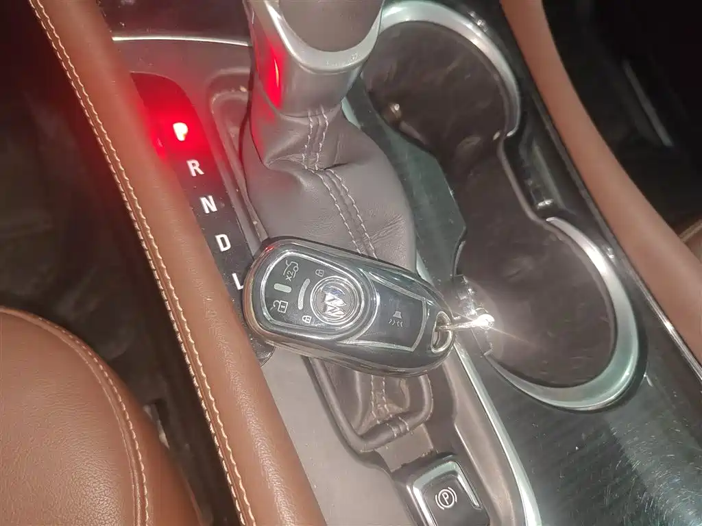 Buick Envision Plus — фото 9