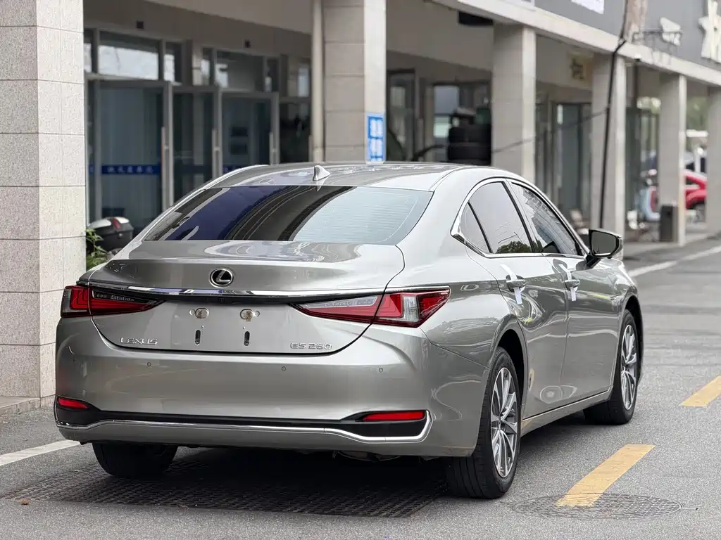 Lexus ES — фото 14