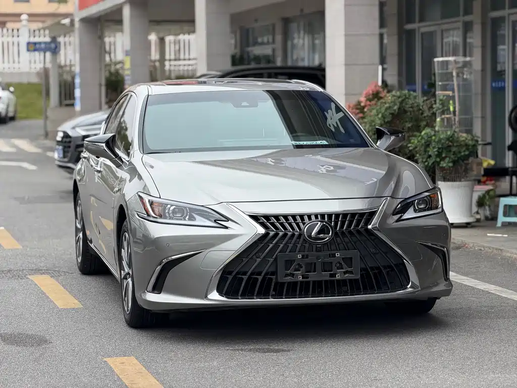 Lexus ES — фото 4